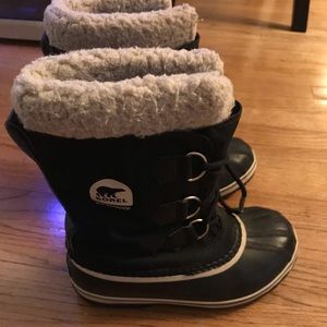 Sorel boys size 4 (youth size)
